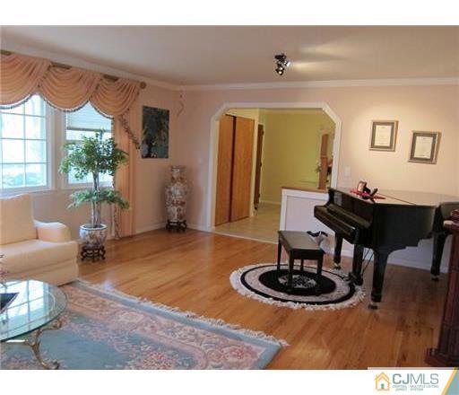 5 Round Hill Road Scotch Plains, NJ 07076 - Photo 2 of 10 Gallery Image 2