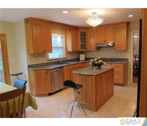 5 Round Hill Road Scotch Plains, NJ 07076 - Photo 4 of 10 Gallery Image 4