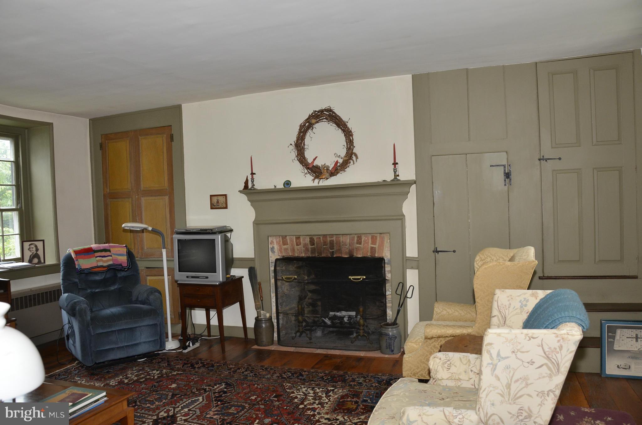 12421 Lime Plant Road Mount Airy, MD 21771 - Photo 3 of 27 Living Room