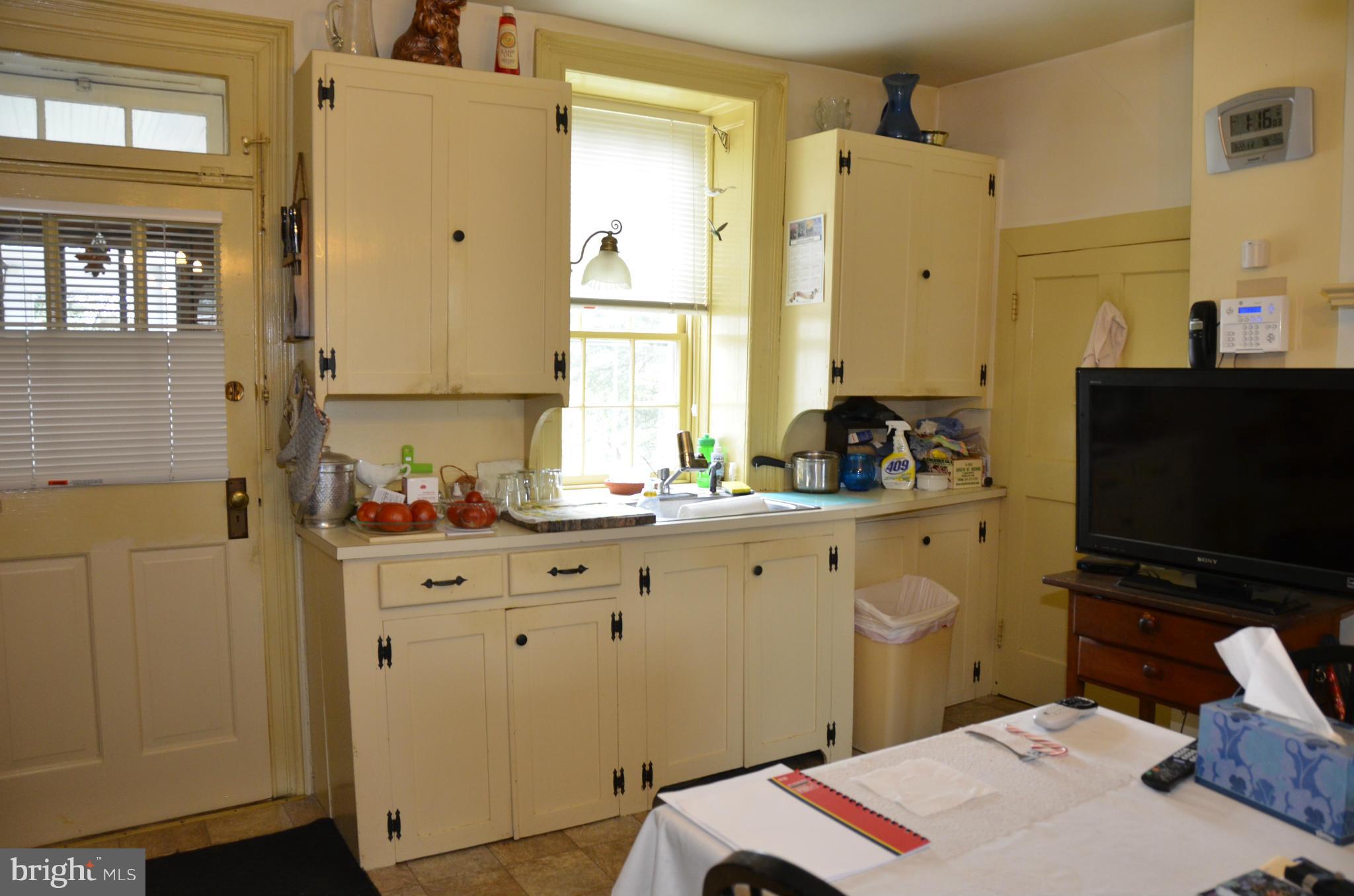 12421 Lime Plant Road Mount Airy, MD 21771 - Photo 8 of 27 Kitchen