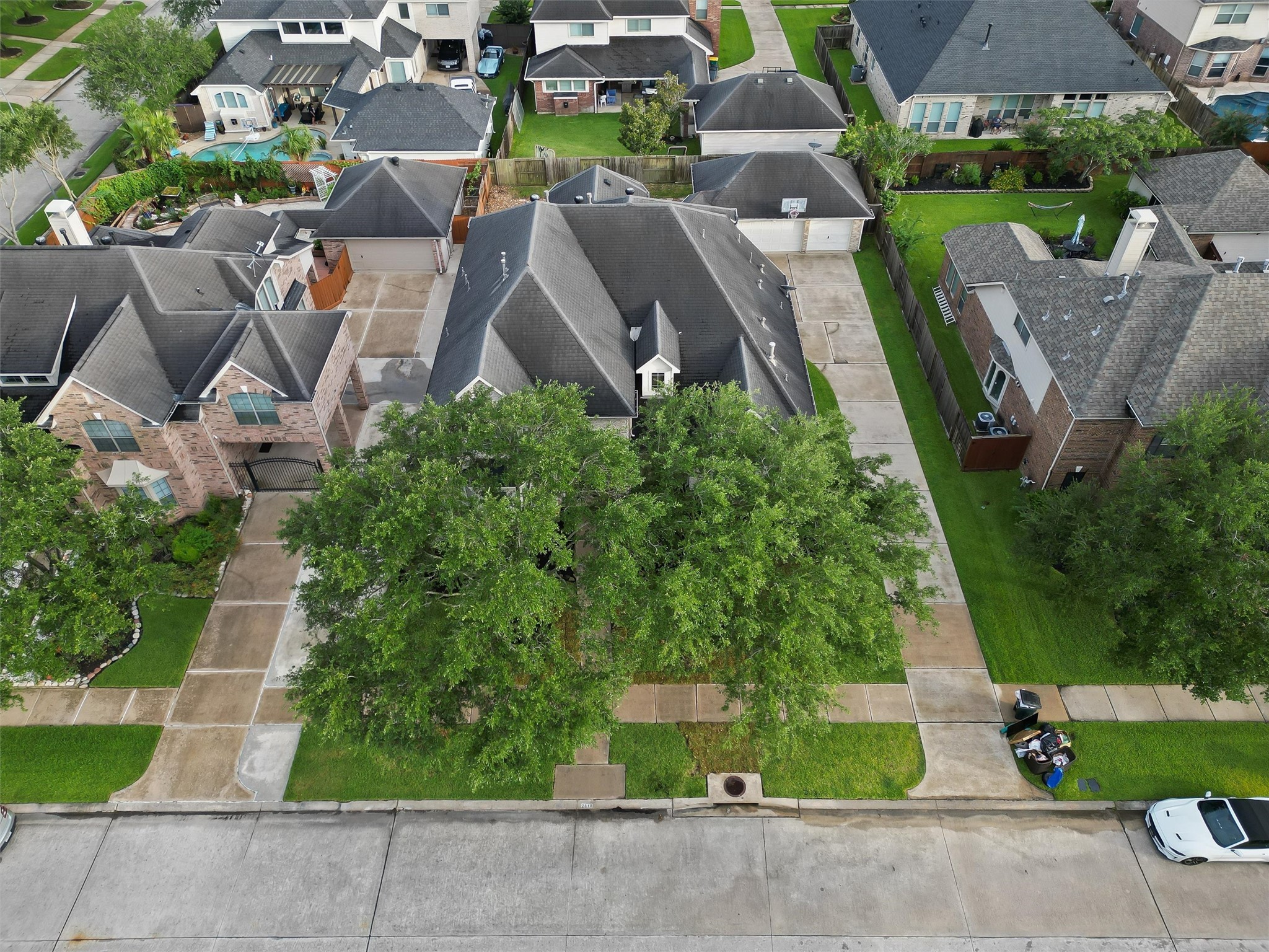 2818 Shallow Springs Court Manvel, TX 77578 - Photo 38 of 41 an aerial view of multiple houses with yard