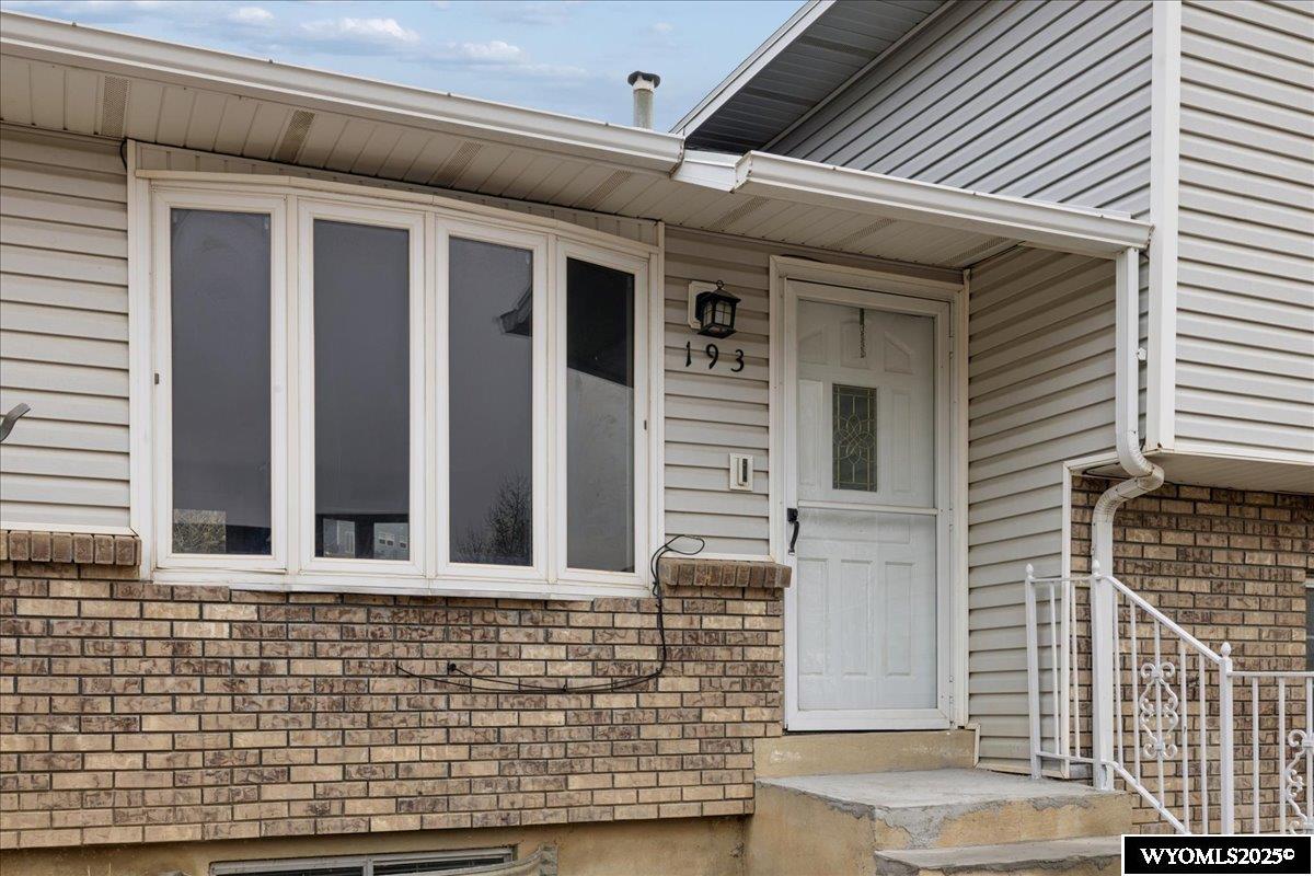 193 Southridge Road Evanston, WY 82930 - Photo 3 of 28