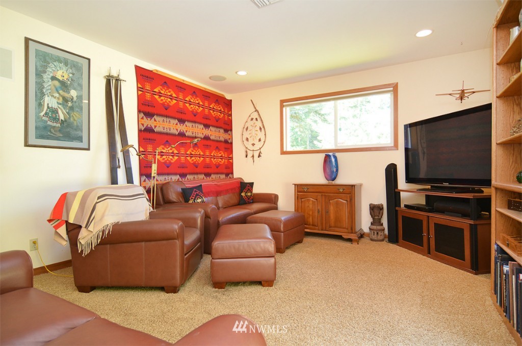 9977 Northeast Lofgren Road Bainbridge Island, WA 98110 - Photo 13 of 15 Gallery Image 13