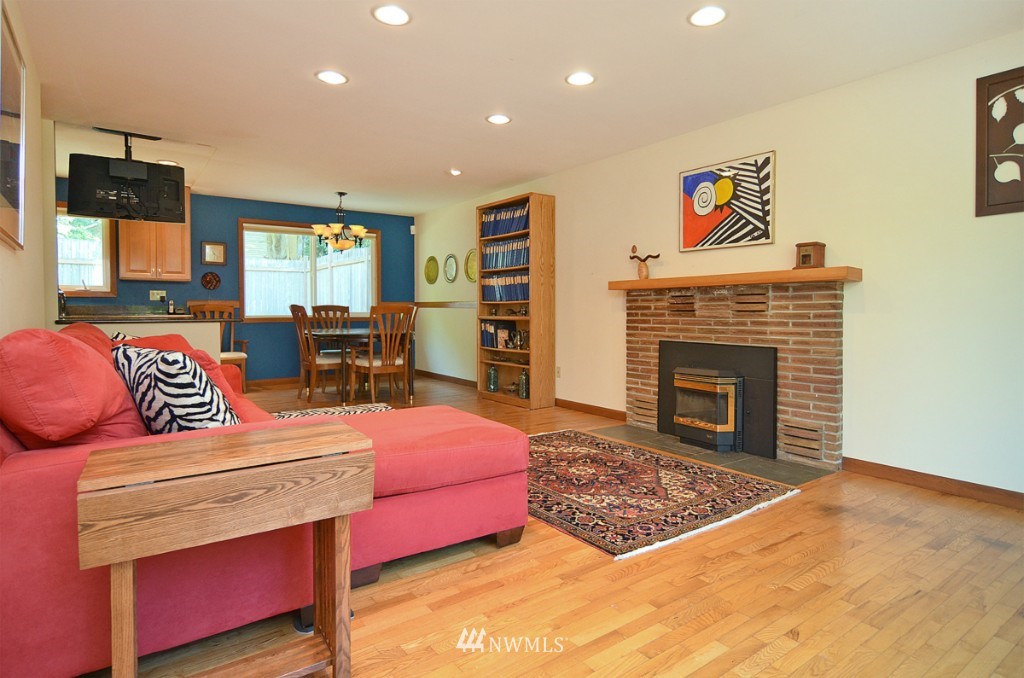 9977 Northeast Lofgren Road Bainbridge Island, WA 98110 - Photo 5 of 15 Gallery Image 5