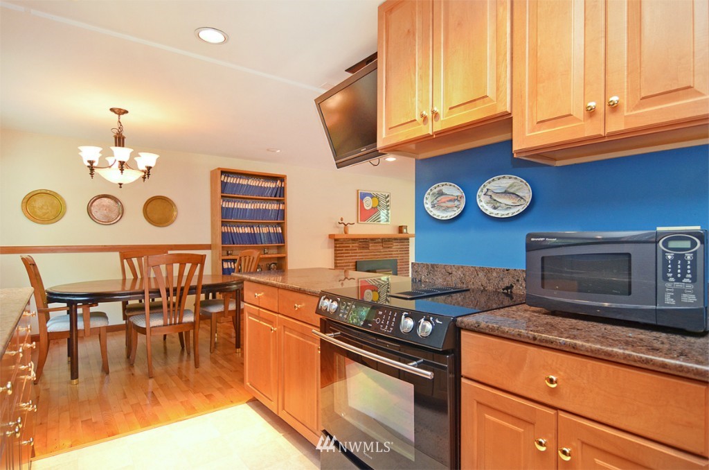 9977 Northeast Lofgren Road Bainbridge Island, WA 98110 - Photo 8 of 15 Gallery Image 8