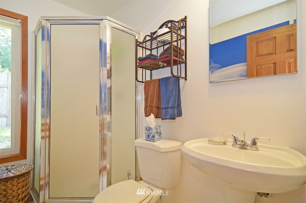 9977 Northeast Lofgren Road Bainbridge Island, WA 98110 - Photo 10 of 15 Gallery Image 10
