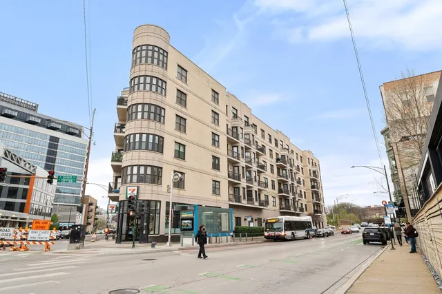 $529,500 | 520 North Halsted Street, Unit 310, Chicago, IL 60642