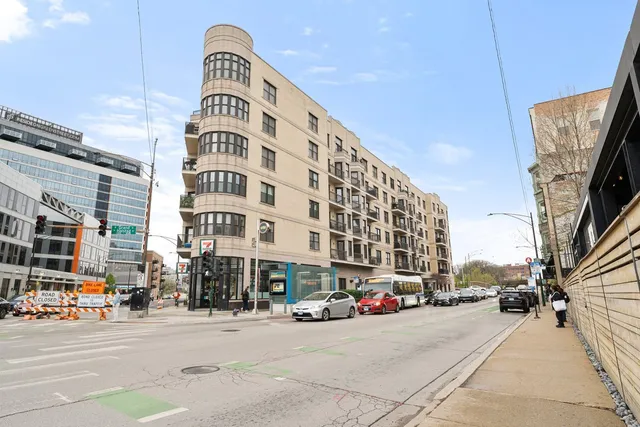 $529,500 | 520 North Halsted Street, Unit 310, Chicago, IL 60642