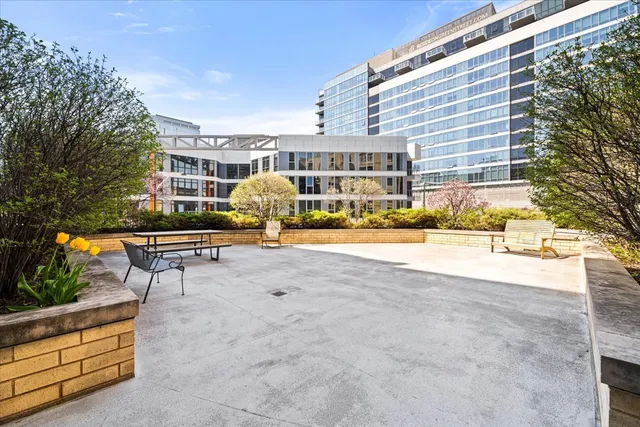 $529,500 | 520 North Halsted Street, Unit 310, Chicago, IL 60642