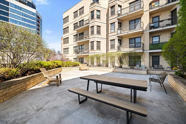 $529,500 | 520 North Halsted Street, Unit 310, Chicago, IL 60642