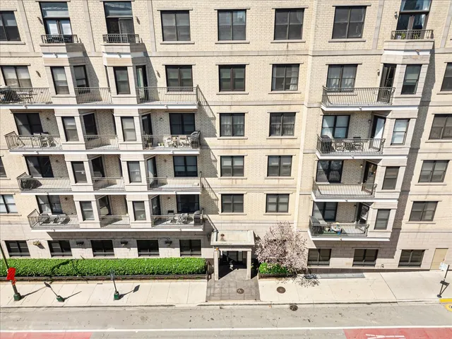 $529,500 | 520 North Halsted Street, Unit 310, Chicago, IL 60642