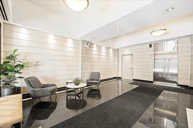 $529,500 | 520 North Halsted Street, Unit 310, Chicago, IL 60642