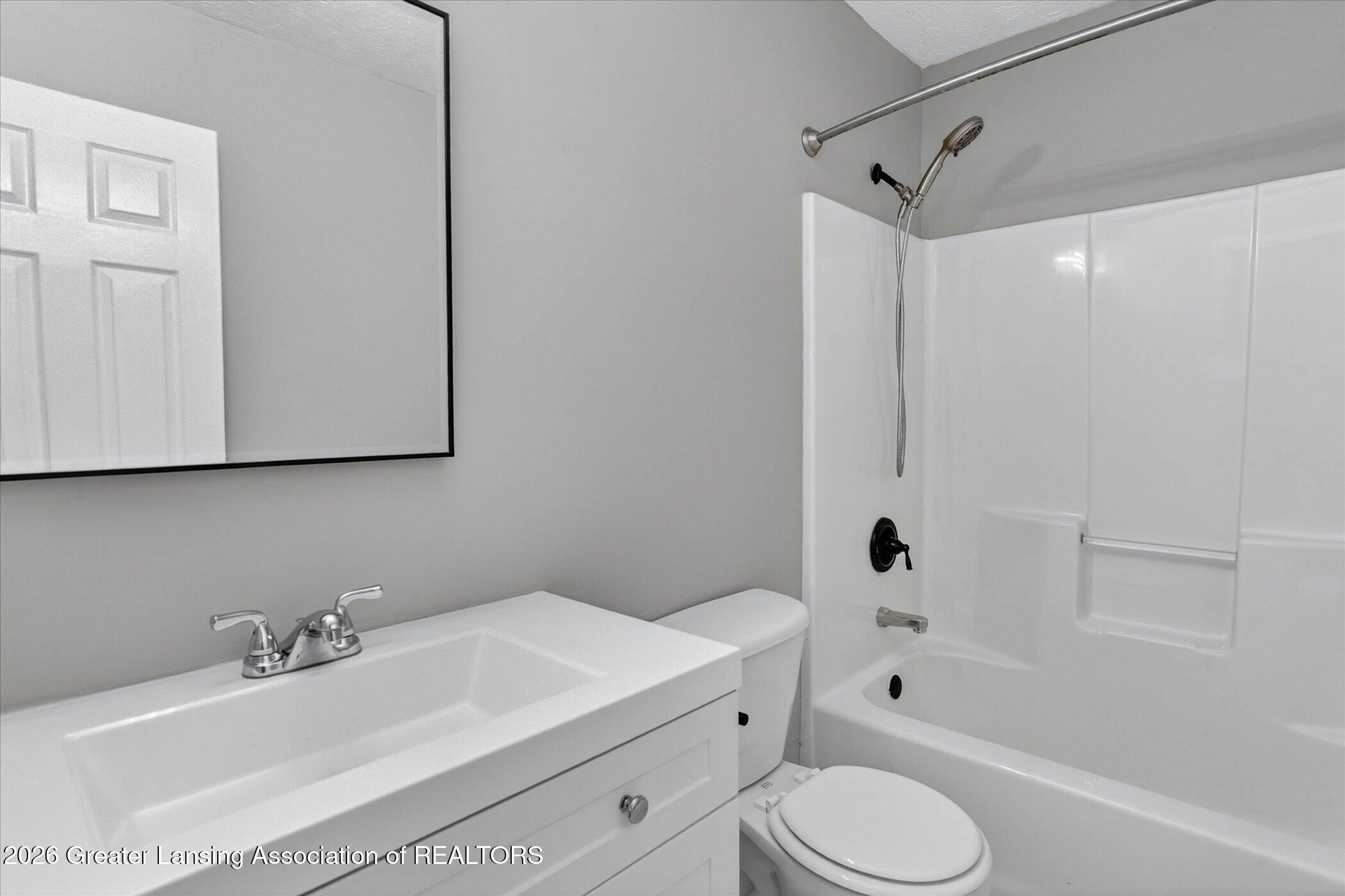 5105 Hughes Road Lansing, MI 48911 - Photo 16 of 26 17-5105-Hughes-Rd-WindowStill-Photograph
