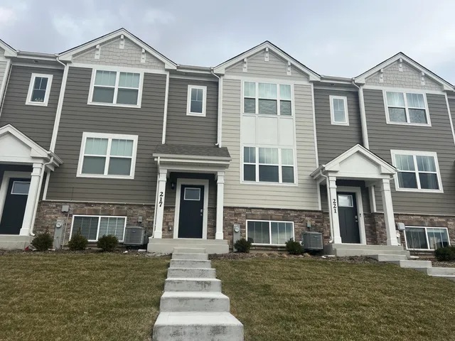 $2,950 | 217 Goldenrod Drive, Elgin, IL 60124