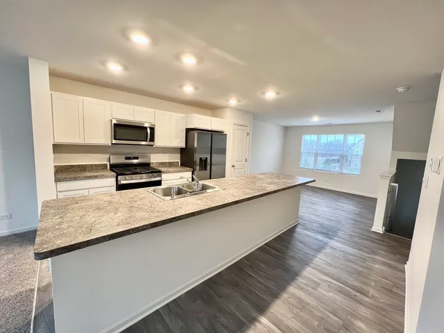 $2,950 | 217 Goldenrod Drive, Elgin, IL 60124