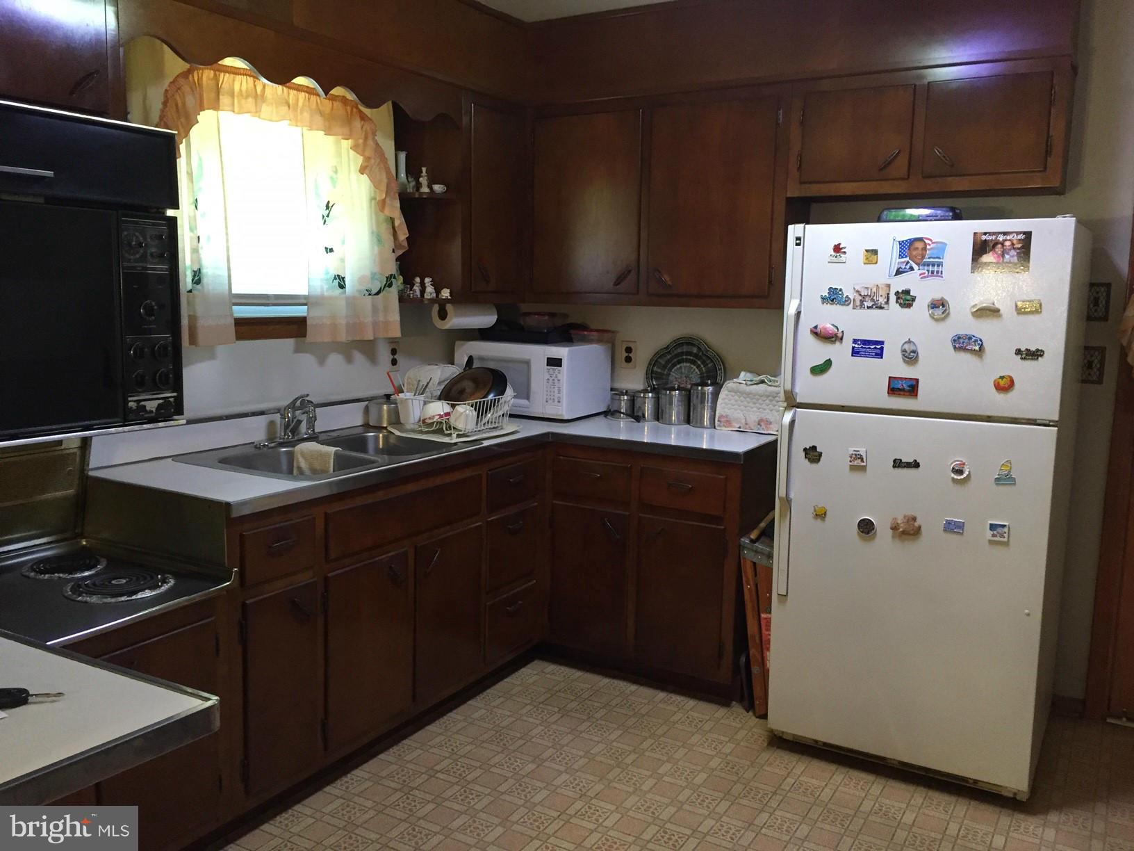 611 Jones Road Severn, MD 21144 - Photo 12 of 28 Counters and storage