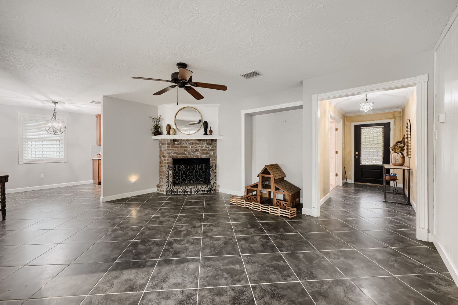 11007 Ensbrook Drive Houston, TX 77099 - Photo 12 of 31