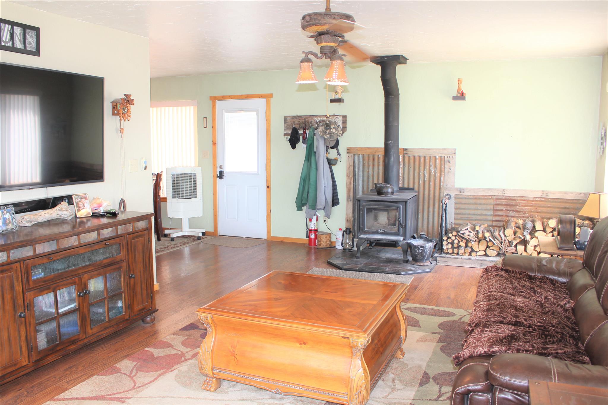 110 Rickey-Peak Bridgeport, CA 93517 - Photo 6 of 28 Gallery Image 6