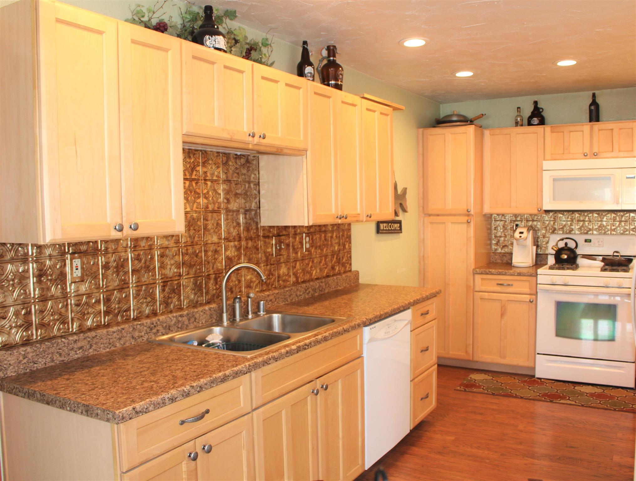 110 Rickey-Peak Bridgeport, CA 93517 - Photo 9 of 28 Gallery Image 9