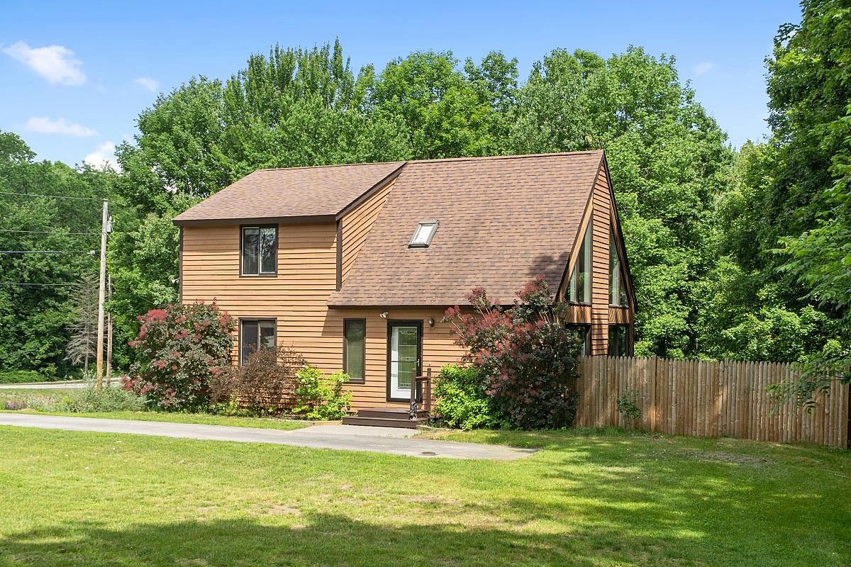 1 Pine Ridge Circle Sandown, NH 03873 - Photo 3 of 32 Gallery Image 3
