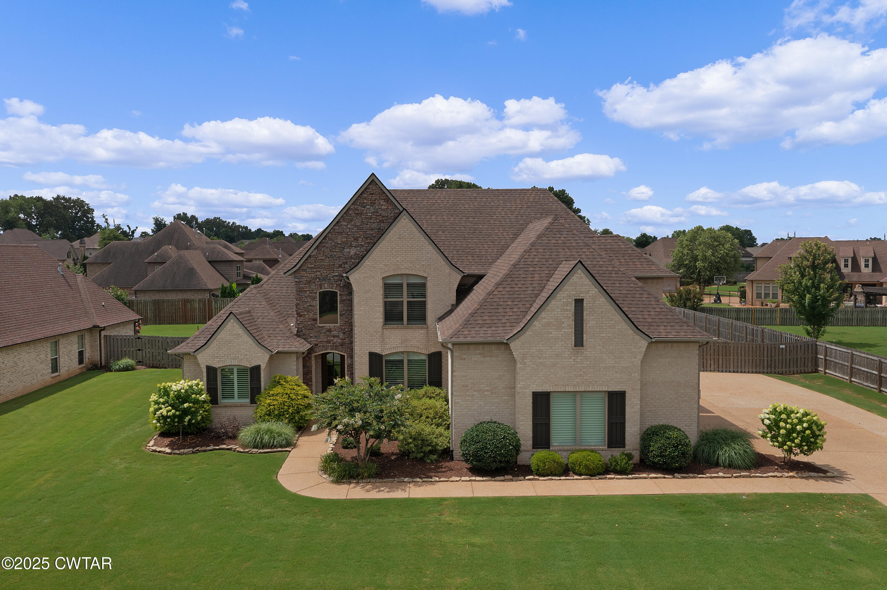 60 Cross Pointe Drive Jackson, TN 38305 - Photo 1 of 30 a front view of a house with a garden