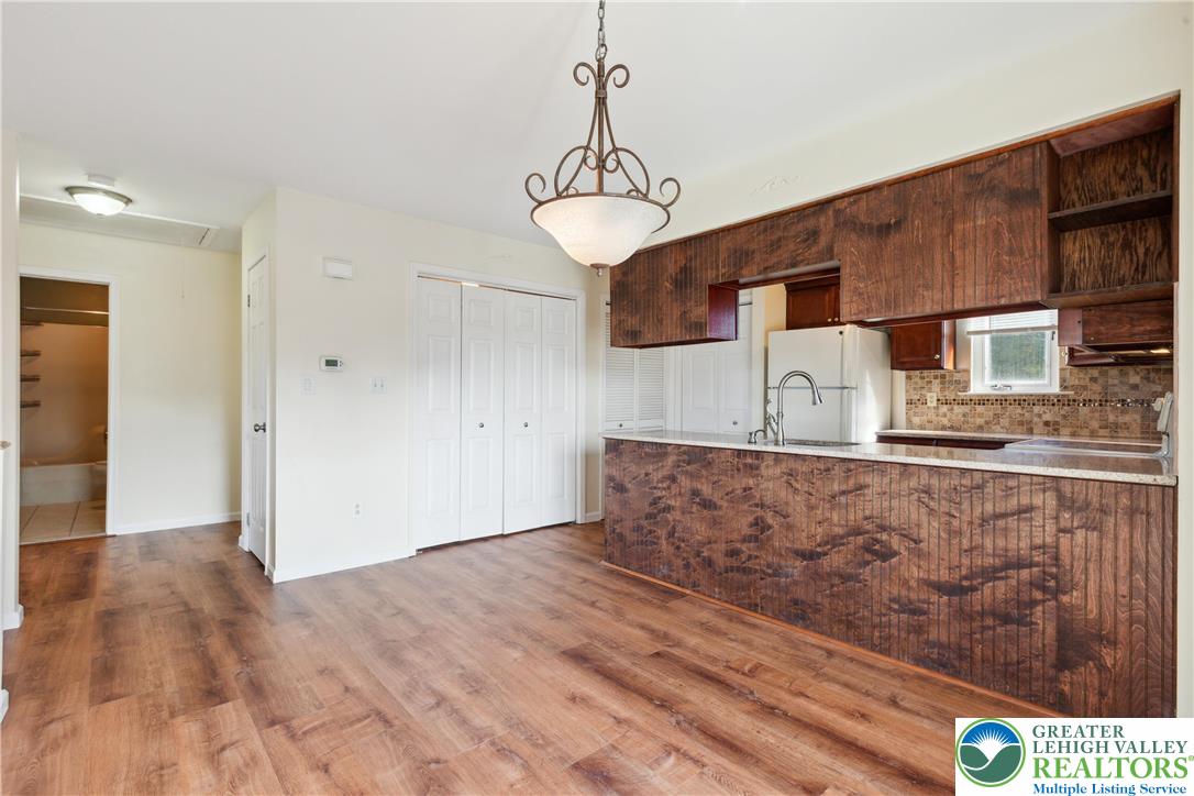 110 Drift Court, Unit B Bethlehem, PA 18020 - Photo 11 of 25 a very nice looking room with a ceiling fan