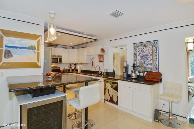 474 Northeast 5th Court Boca Raton, FL 33432 - Photo 6 of 16 03_474NE5thCt_5_Kitchen_FlexMLS800x600_8