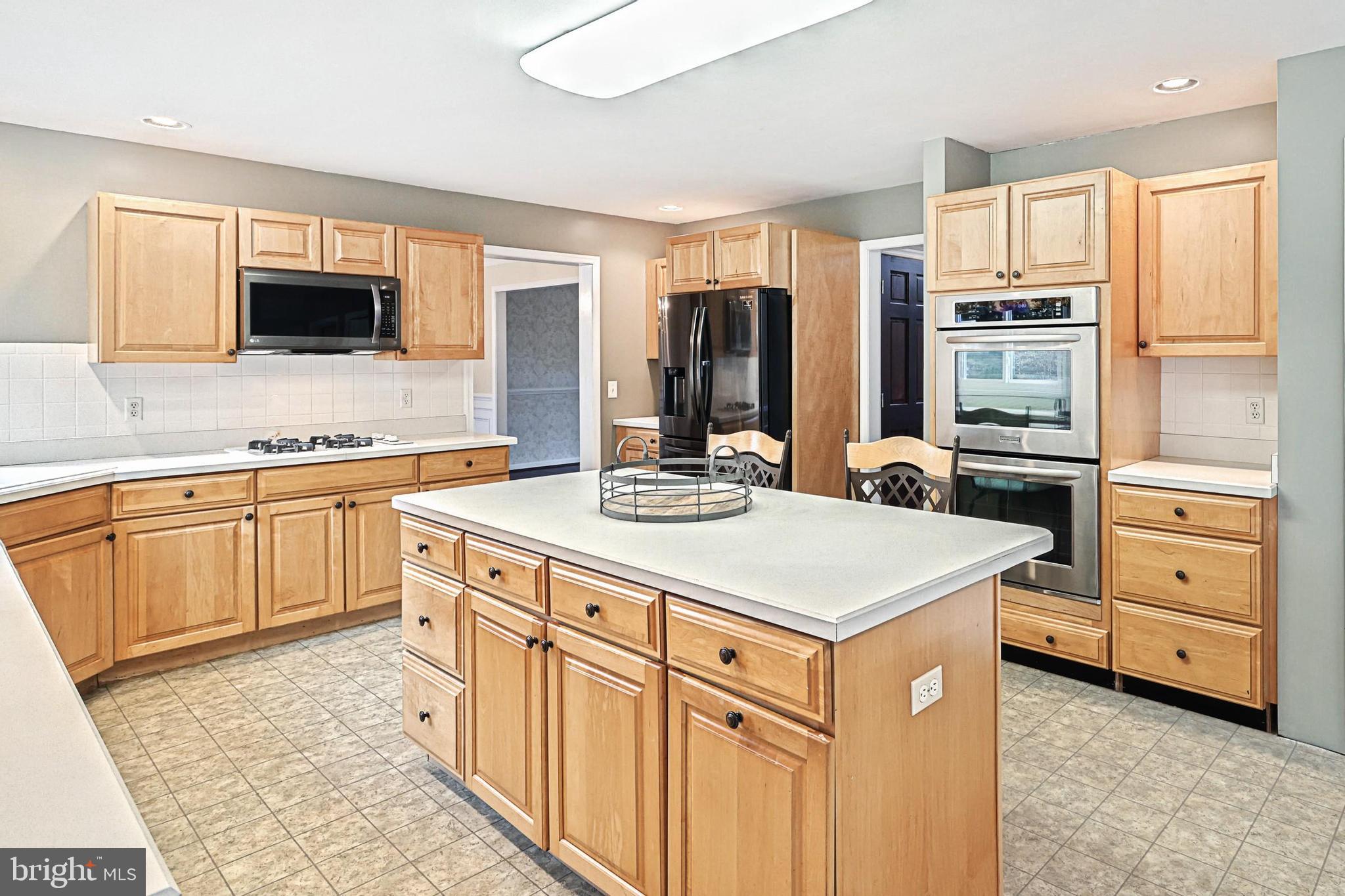 16 Kratz Road Shrewsbury, PA 17361 - Photo 17 of 56 Lg Kitchen w/Double Oven