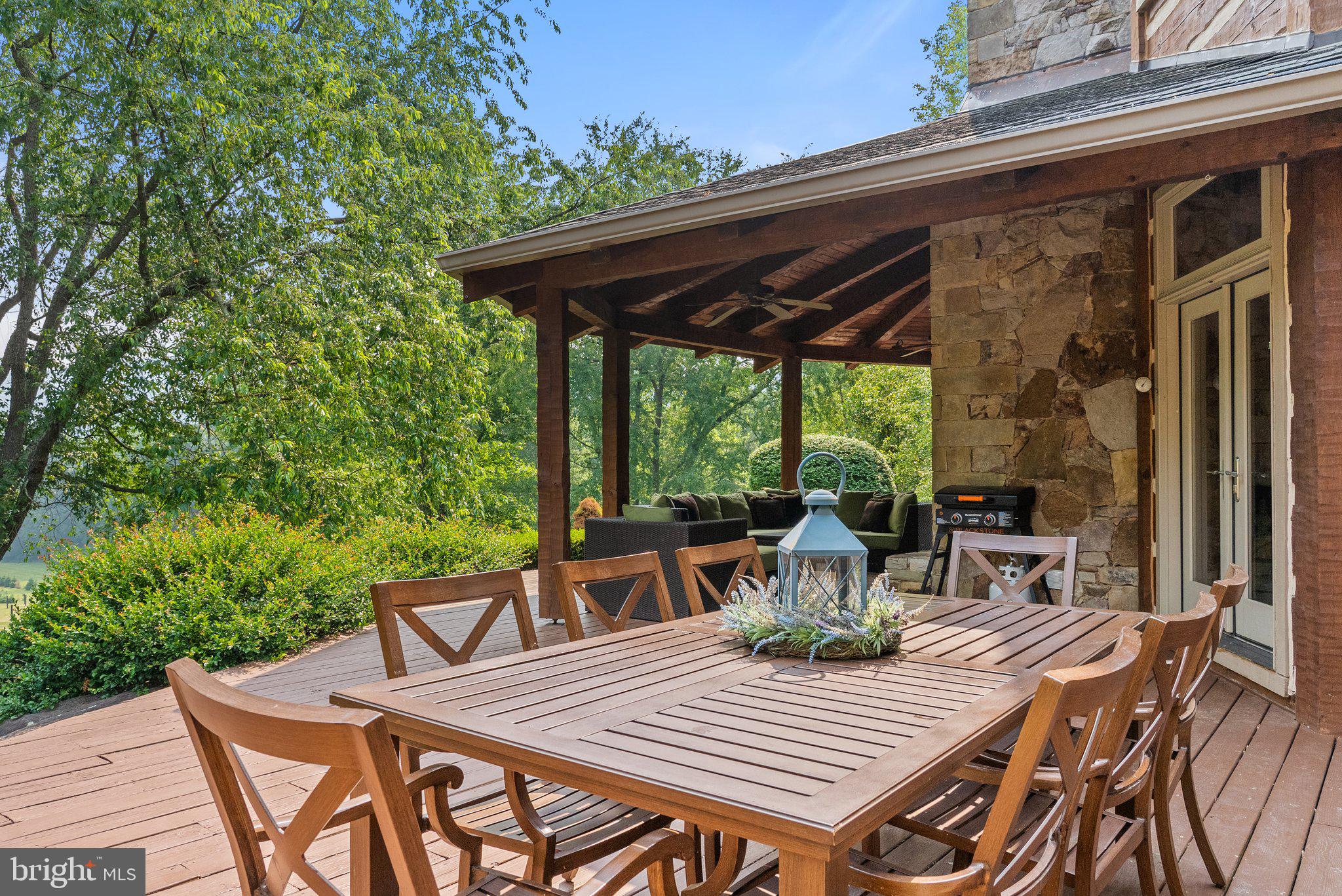 12904 Sagle Road Purcellville, VA 20132 - Photo 100 of 135 Al fresco dining at it's best