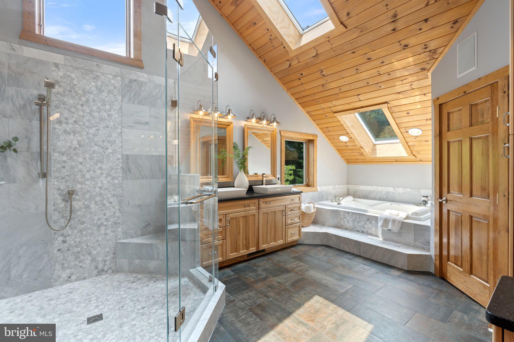 12904 Sagle Road Purcellville, VA 20132 - Photo 65 of 135 Luxurious upper level primary bath