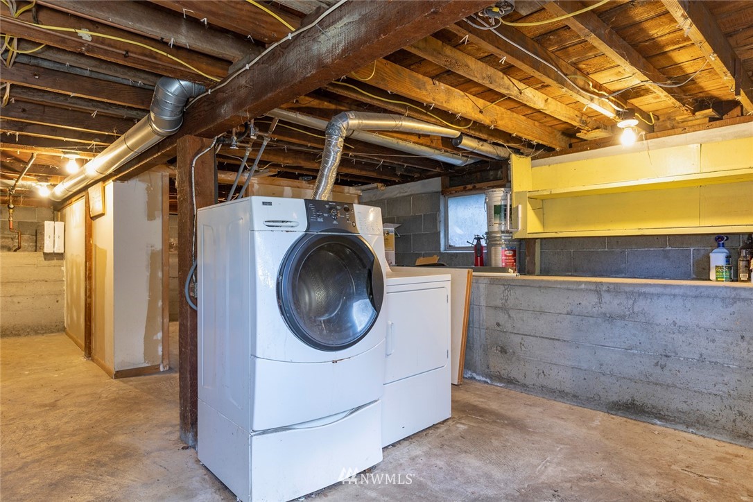708 North 63rd Street Seattle, WA 98103 - Photo 18 of 24 a utility room with dryer and washer