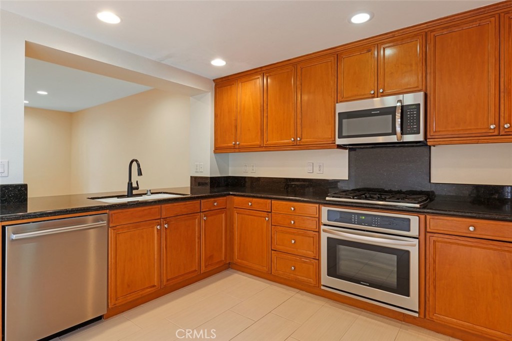 20 Paseo Del Rey San Clemente, CA 92673 - Photo 6 of 22 Large Kitchen