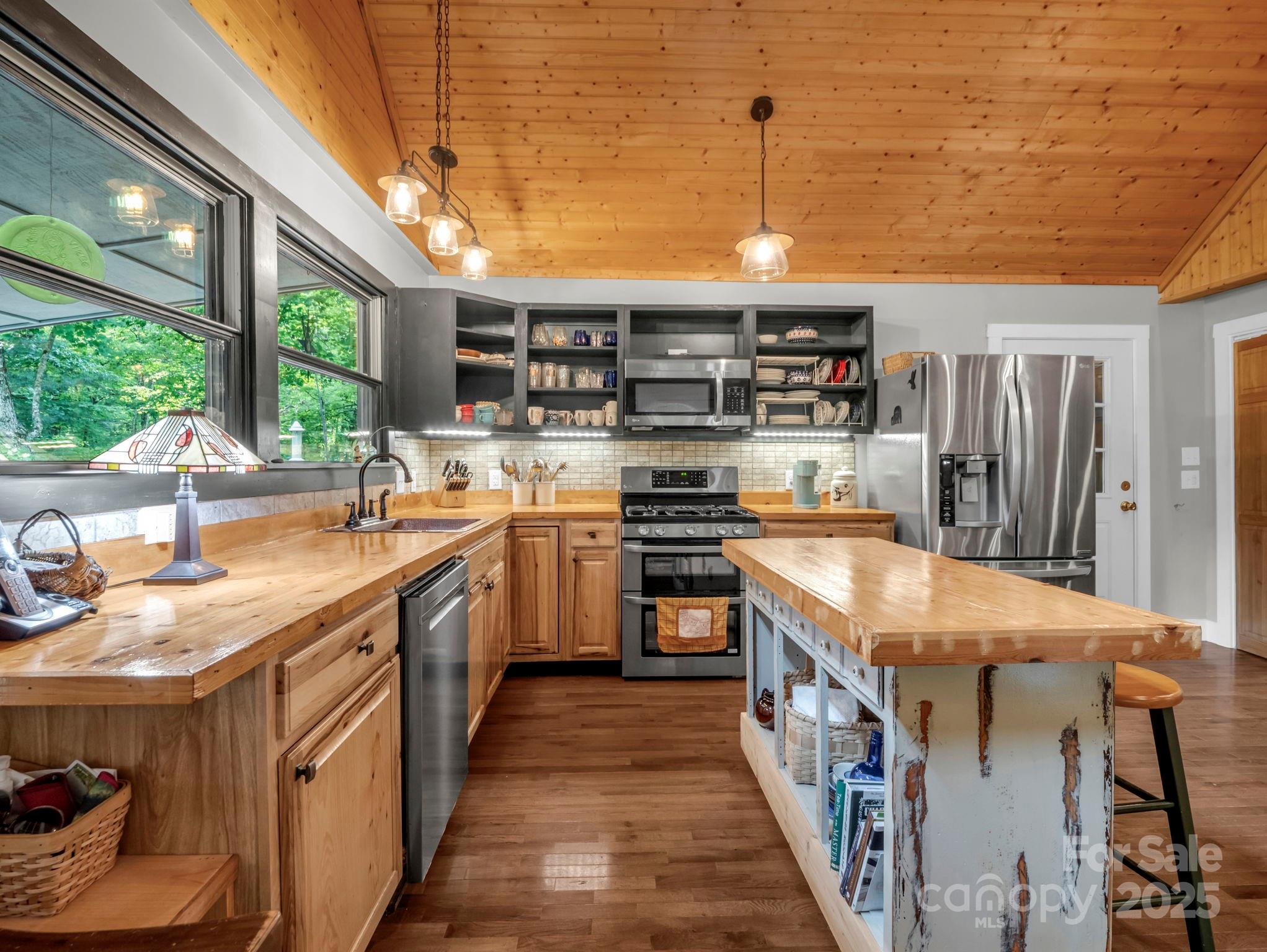 656 Cardinal Road Brevard, NC 28712 - Photo 13 of 37 Gallery Image 13