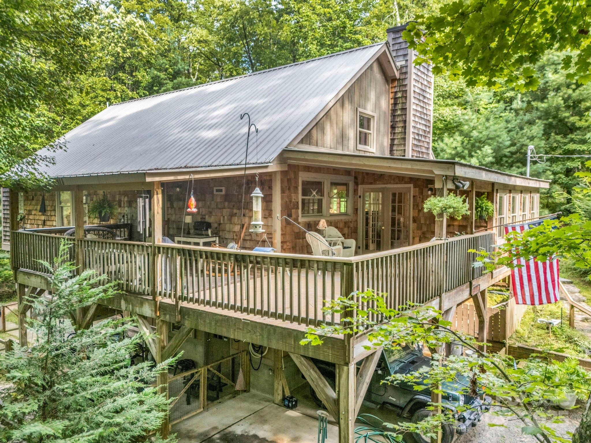 656 Cardinal Road Brevard, NC 28712 - Photo 3 of 37 Gallery Image 3
