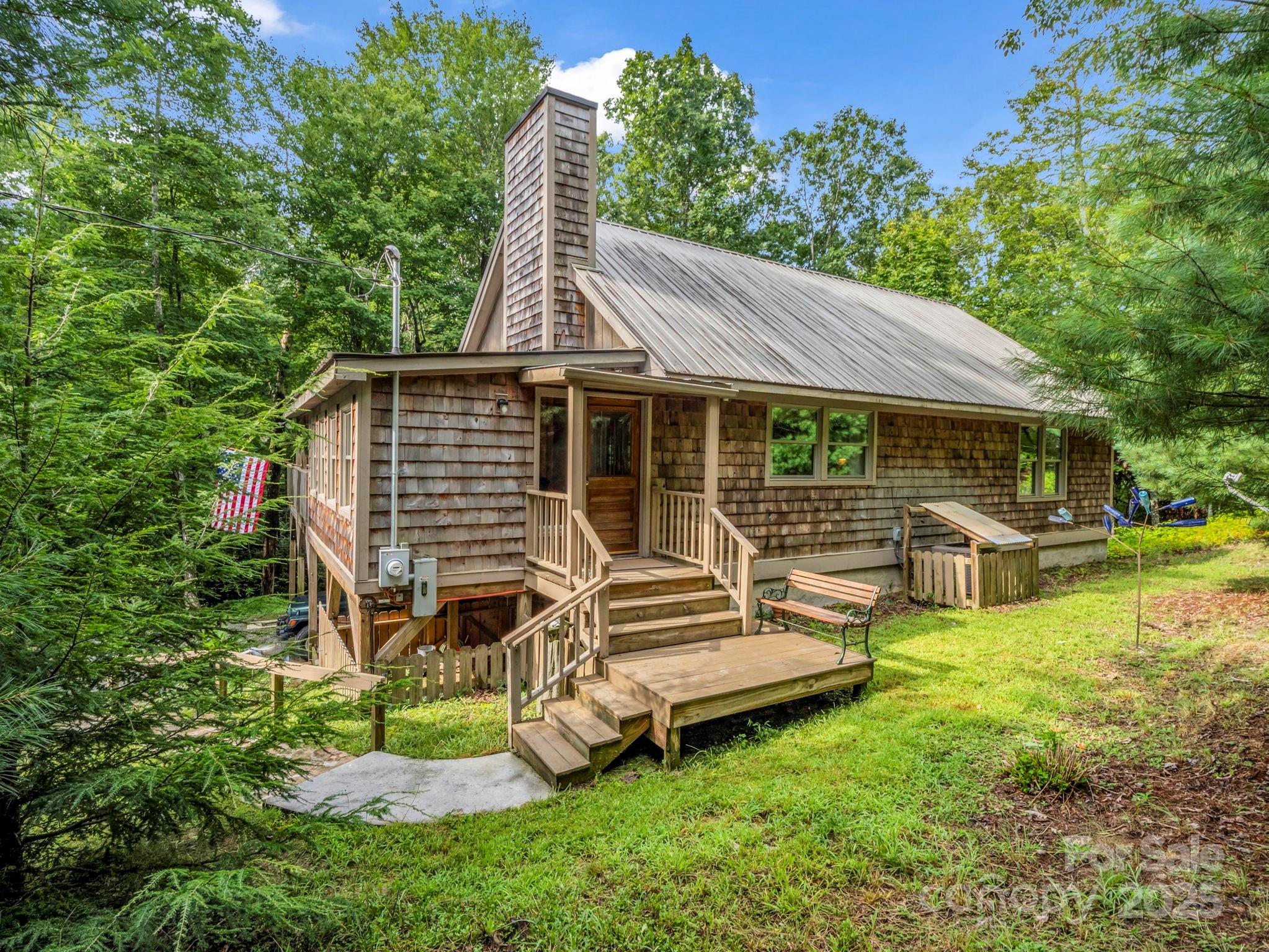 656 Cardinal Road Brevard, NC 28712 - Photo 4 of 37 Gallery Image 4