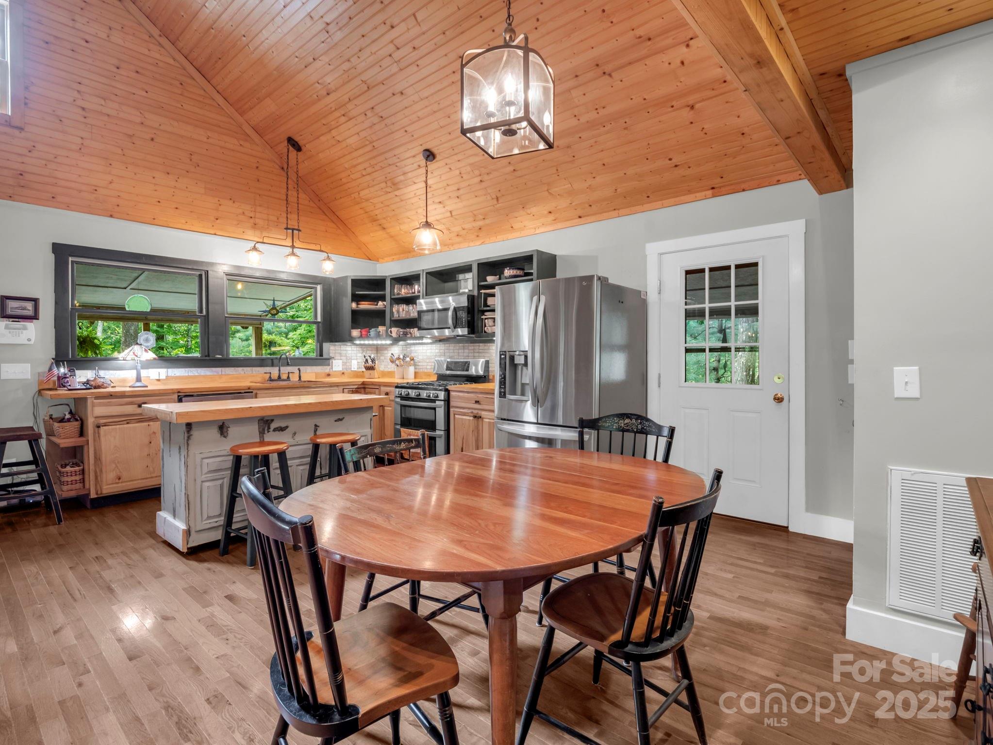 656 Cardinal Road Brevard, NC 28712 - Photo 10 of 37 Gallery Image 10