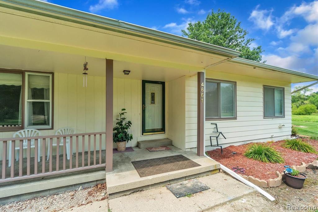 4661 Crooked Lake Road Howell, MI 48843 - Photo 5 of 47