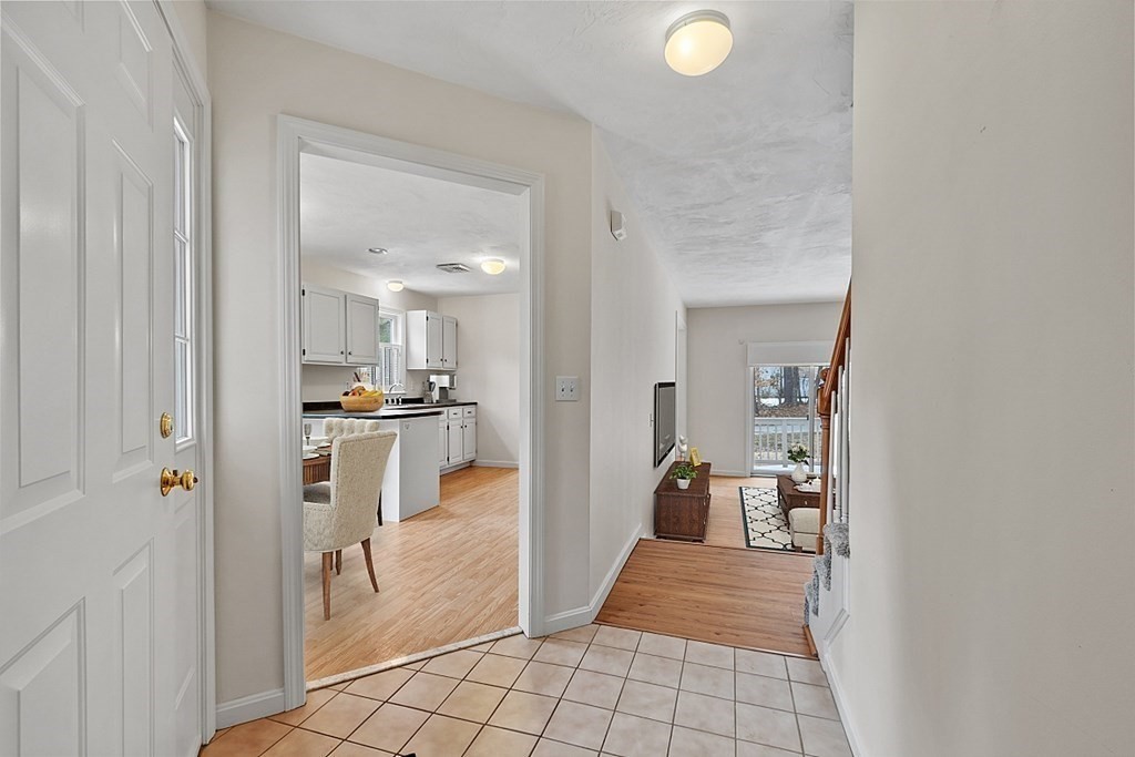 11 Longley Road, Unit I1 Shirley, MA 01464 - Photo 4 of 28 a view of a hallway with dining area