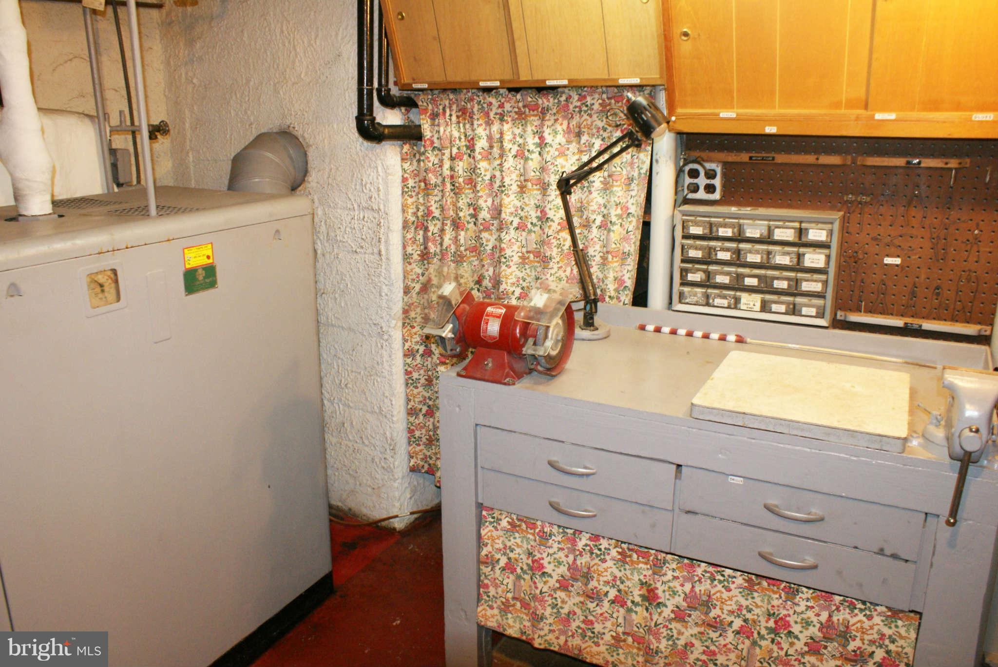 709 Dorchester Road Baltimore, MD 21229 - Photo 16 of 20 Work Area and Oil Tank