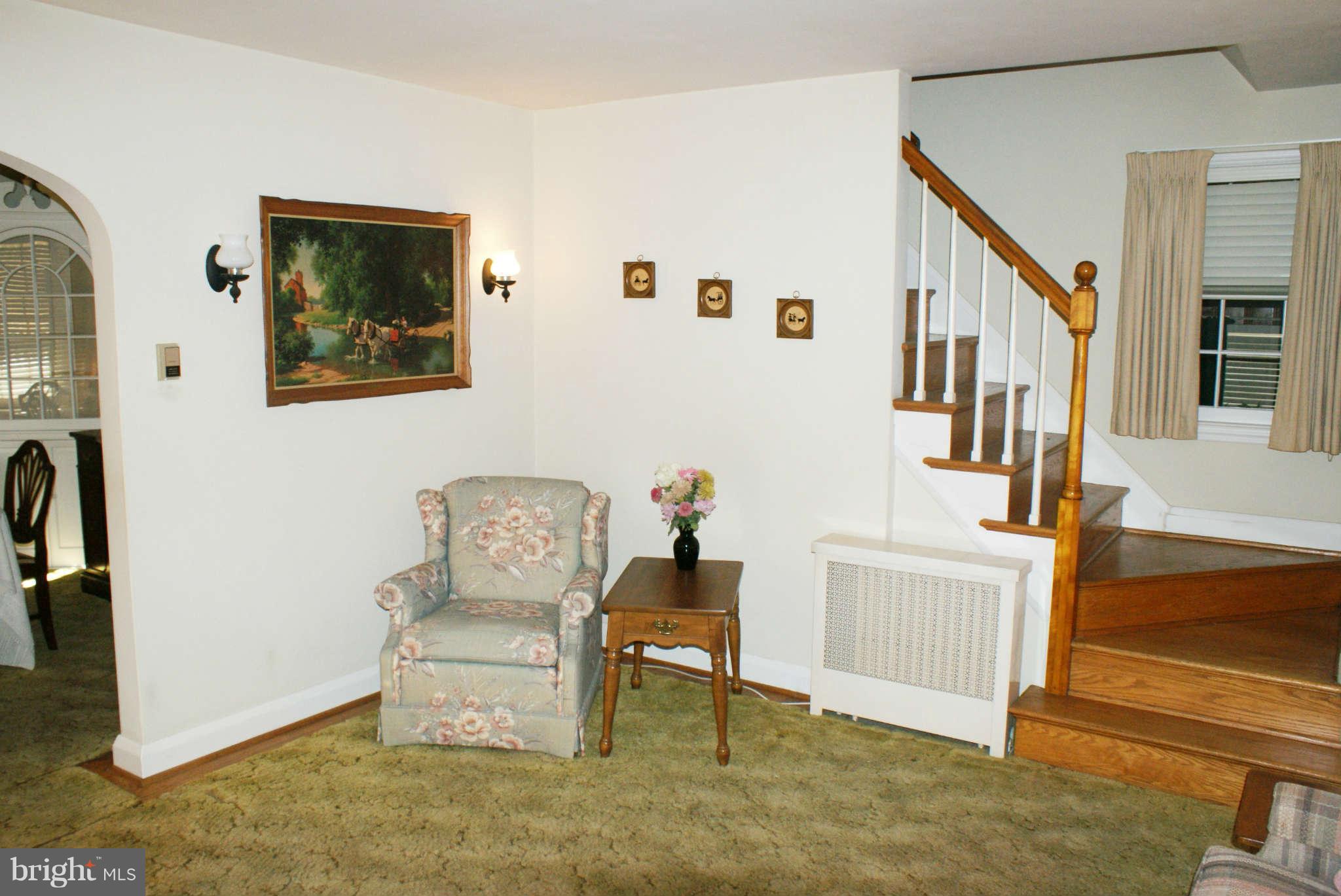 709 Dorchester Road Baltimore, MD 21229 - Photo 3 of 20 Living Room, View 3