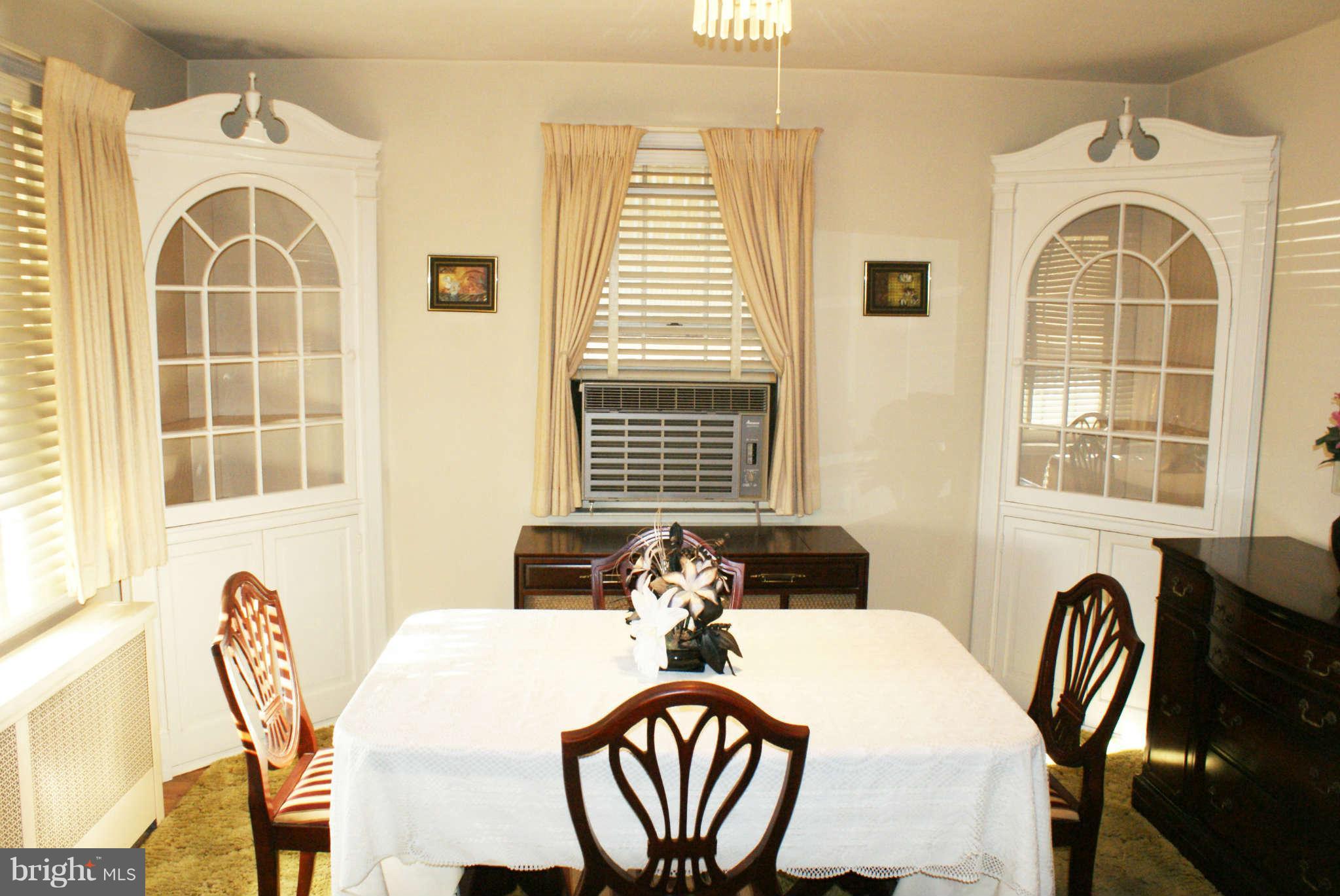 709 Dorchester Road Baltimore, MD 21229 - Photo 5 of 20 Dining Room