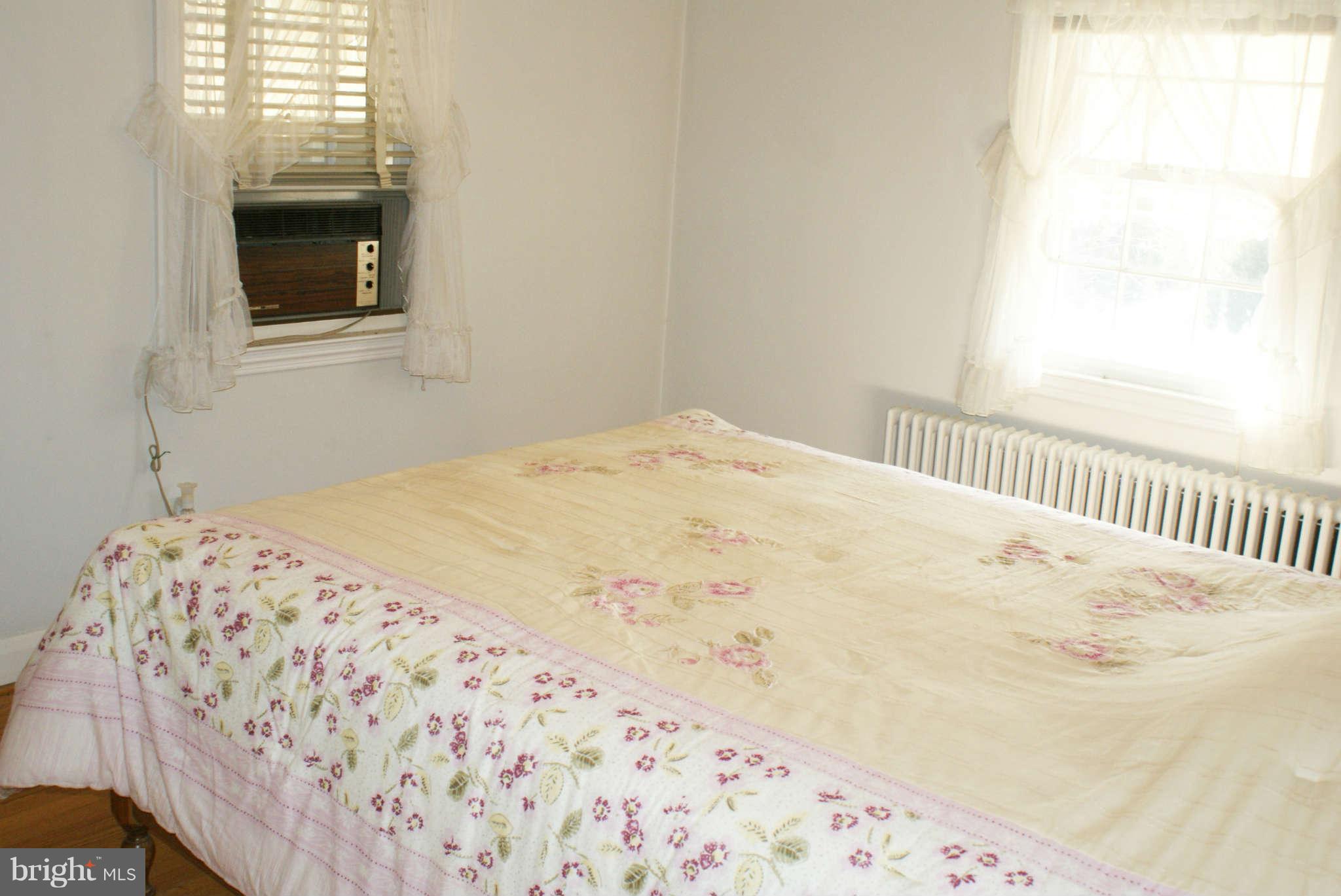 709 Dorchester Road Baltimore, MD 21229 - Photo 9 of 20 Bedroom 1