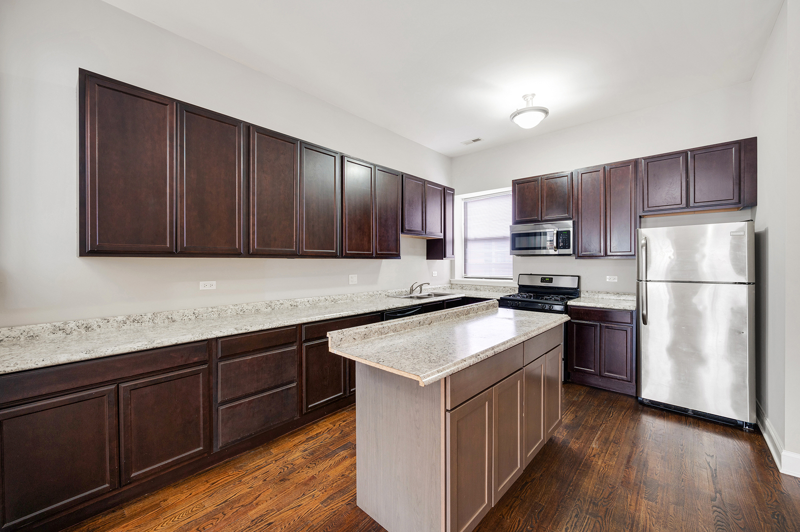 Undisclosed Address Chicago, IL 60653 - Photo 4 of 17