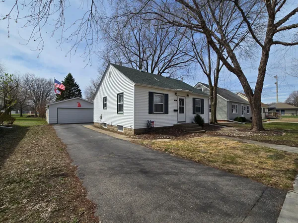 $249,900 | 418 Skaro Street, St. Peter, MN 56082