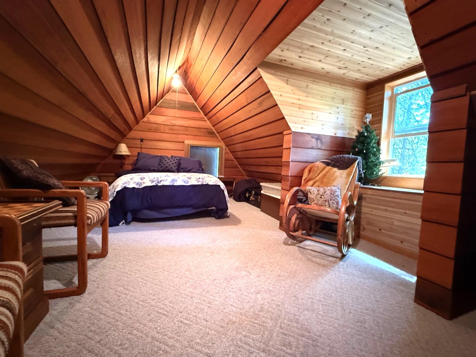 4 Fish Lake Ashland, OR 97520 - Photo 20 of 39 Loft Bedroom 1