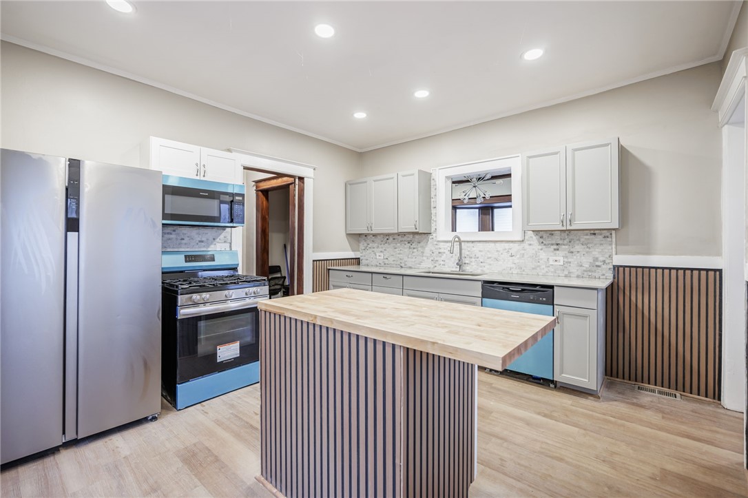 436 Birr Street Rochester, NY 14613 - Photo 4 of 30