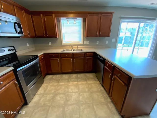 $1,725 | 302 Mann Street, Hubert, NC 28539