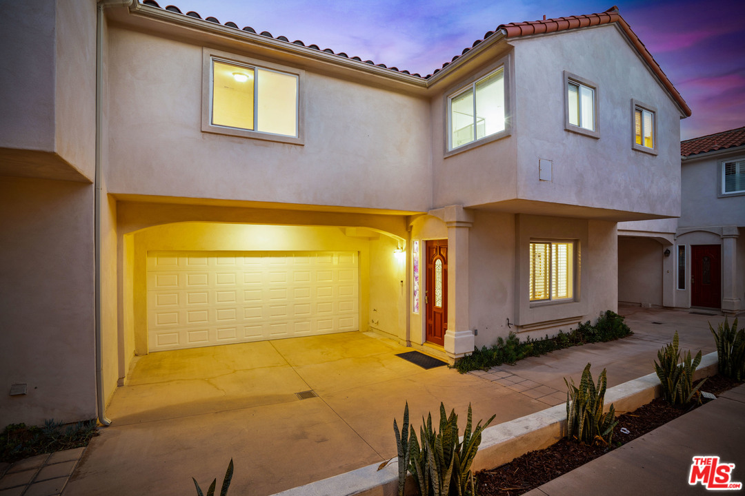 2222 Rockefeller Lane, Unit B Redondo Beach, CA 90278 - Photo 2 of 21