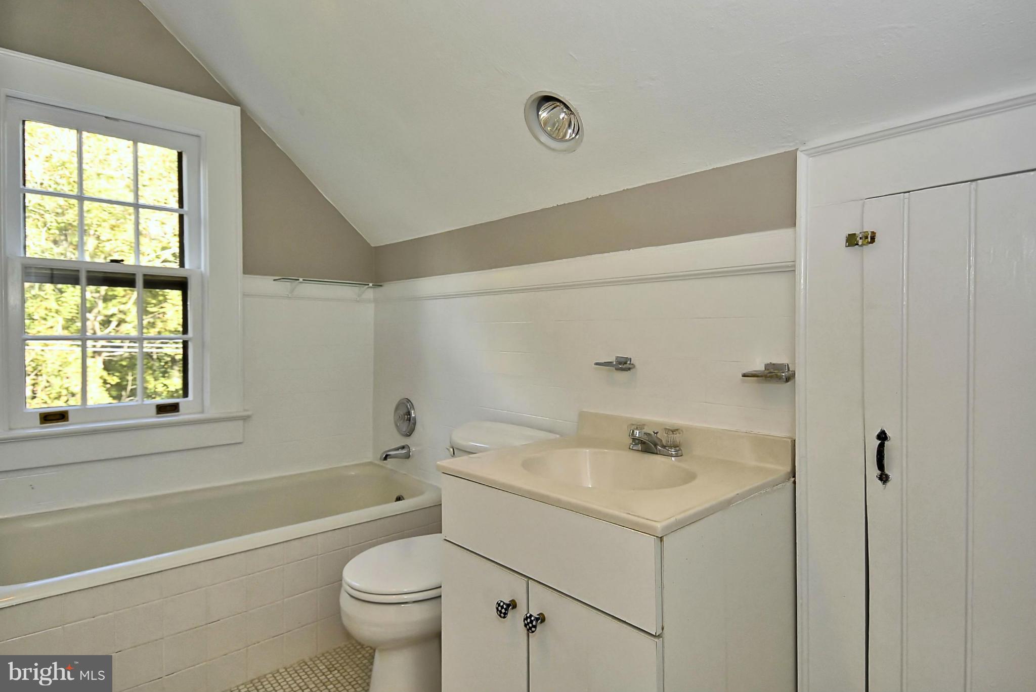 3711 Reno Road Northwest Washington, DC 20008 - Photo 23 of 29 3rd Level Hall Bathroom