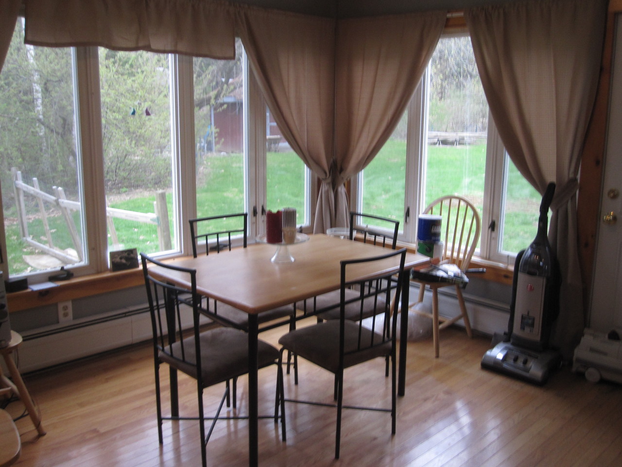 470 Reservoir Road North Adams, MA 01247 - Photo 5 of 8 Dining Area